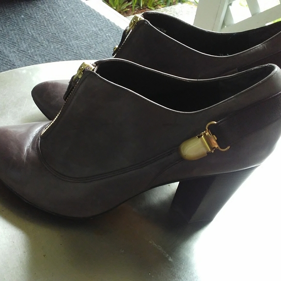 Gorgeous leather booties😍 - Picture 3 of 6